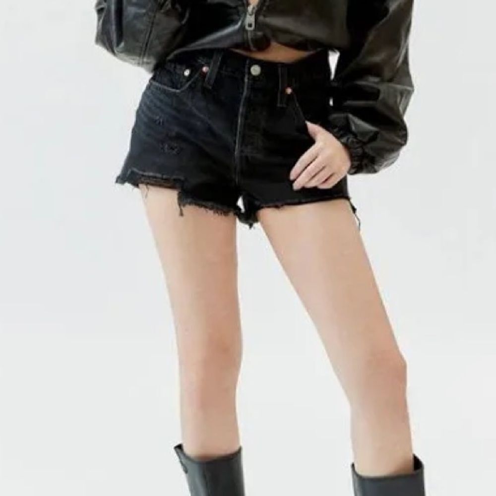 NWT — Levi’s 501 Black Shorts Size 32 — Non-Stretch